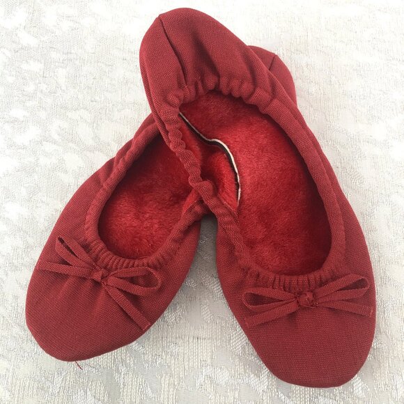 Dawgs Bendable Red Fleece Ballet Flats Women’s Size 5/6 (Small) New In Box - Picture 1 of 13